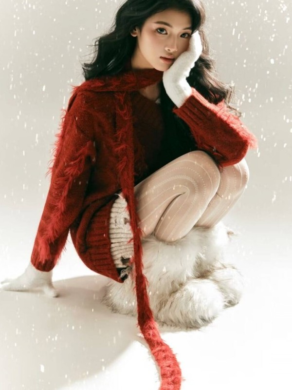 2025 New Red Sweater Art Photo - Photography Of The Year 2025 recensione e prezzo